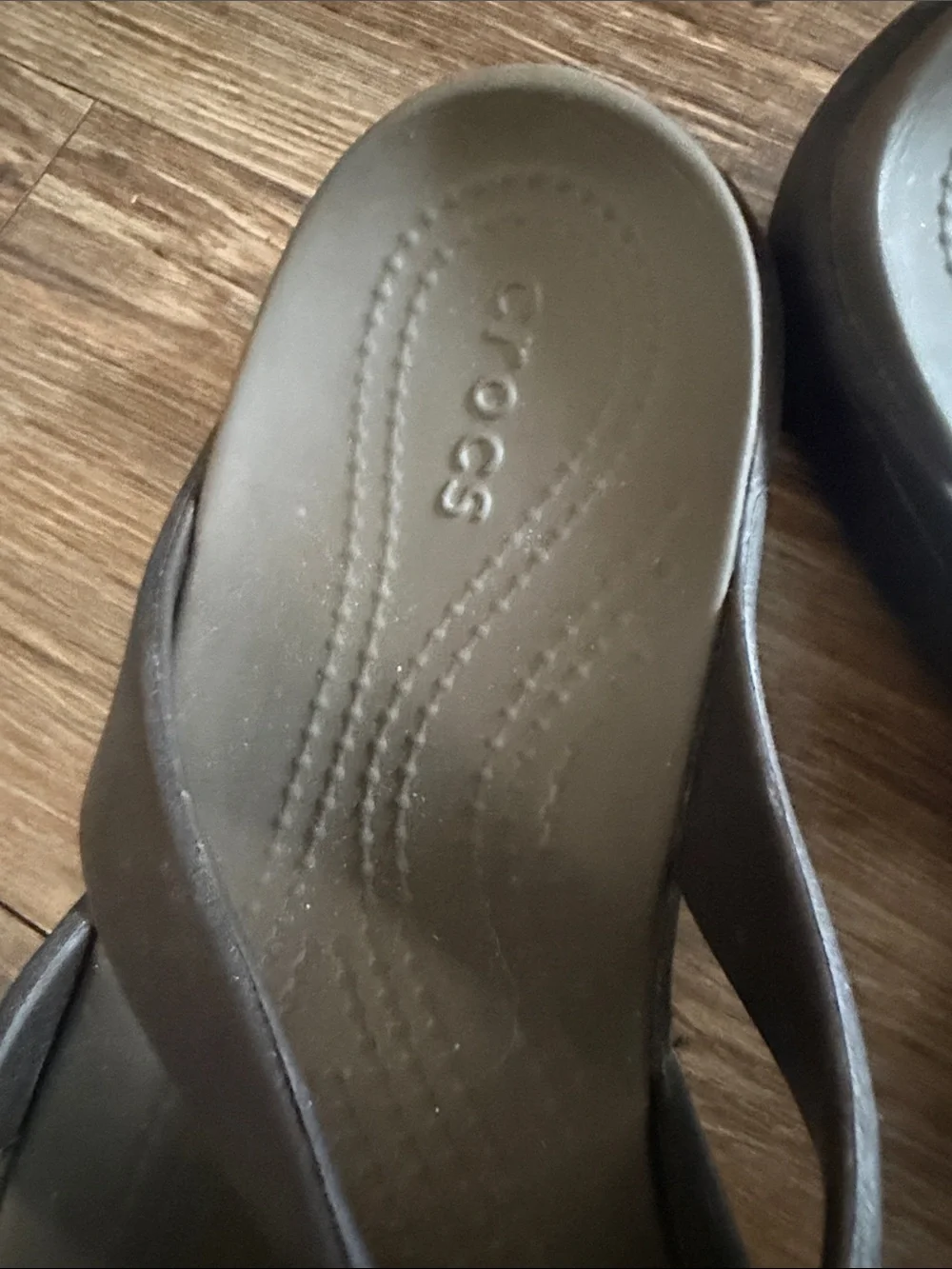 CROCS Women's Brown Strappy Slip-On Sandals - Picture 3 of 10